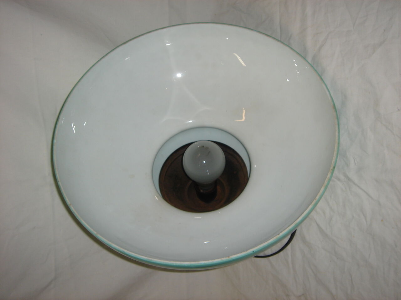 Turquoise/blue opaline suspension