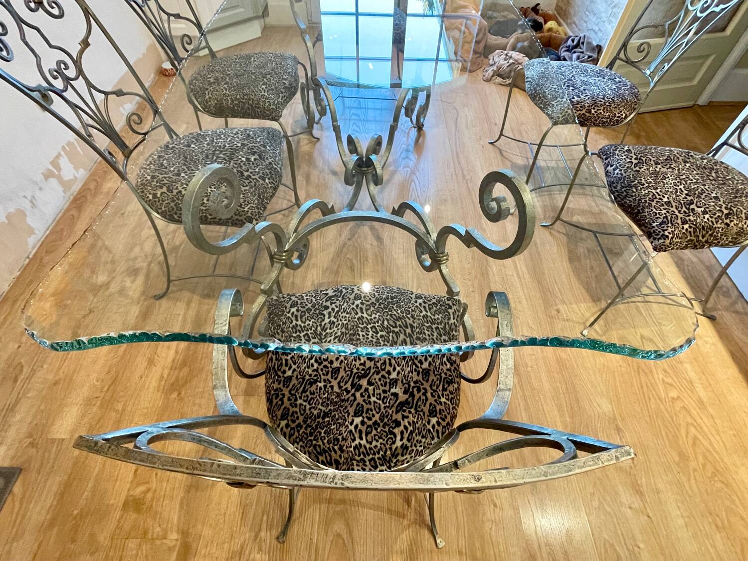 Table en fer forgé , 4 chaises et 2 fauteuils, Italie