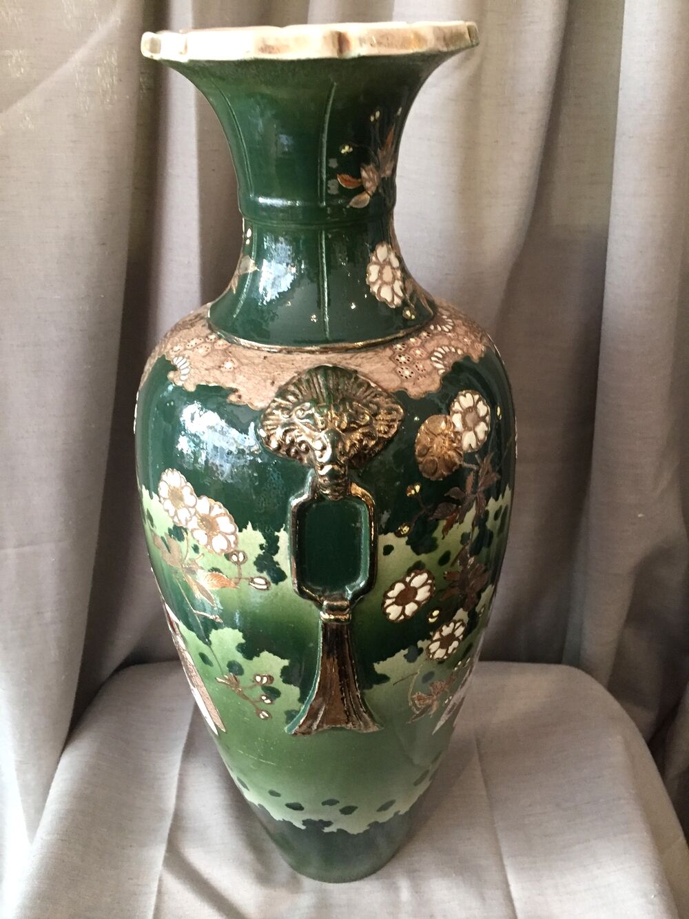 Large asian porcelain vase of green color and dore geisha pattern