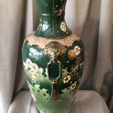 Large asian porcelain vase of green color and dore geisha pattern