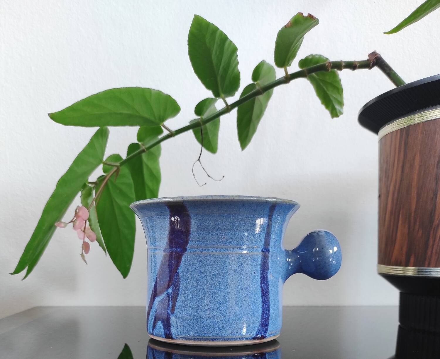 Tasse /  bolle vintage en grès émaillé, signé