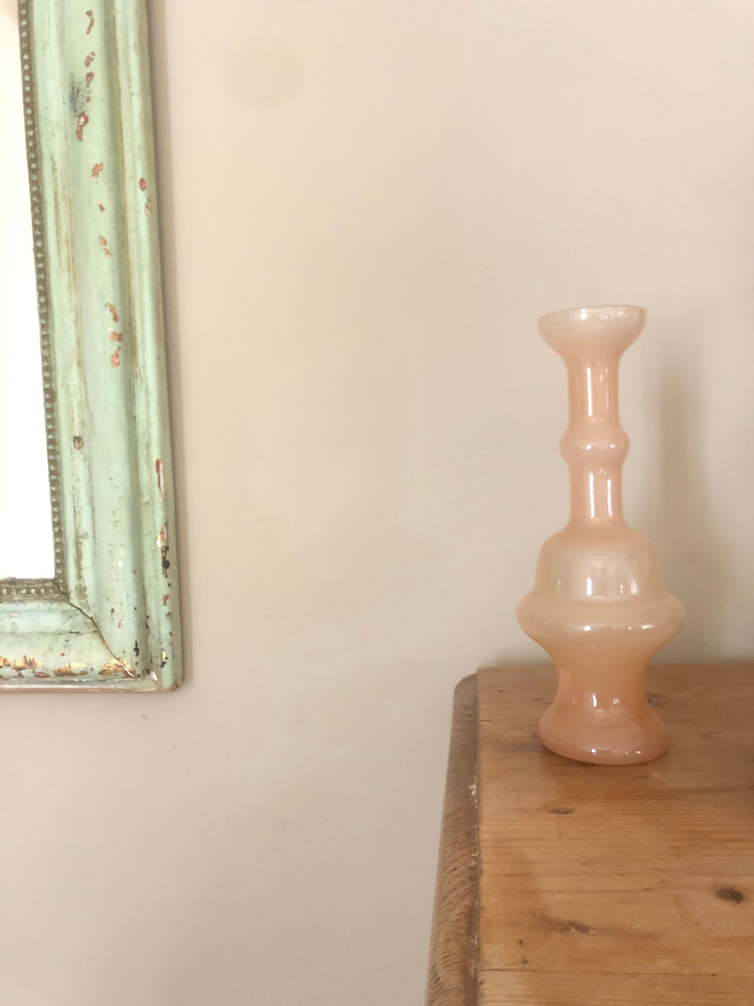 Vase en opaline rose