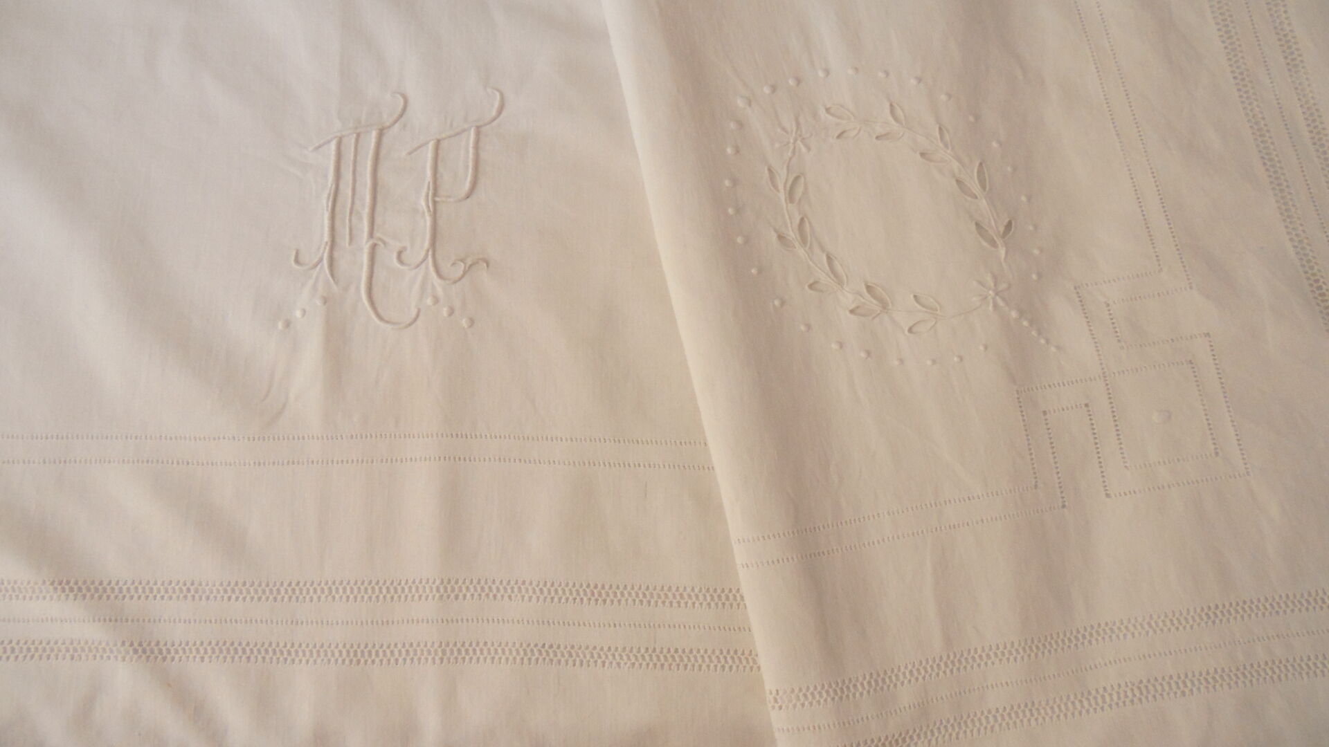 Former embroidered sheet monogram MP embroidery open day row sheets 320 x 200 cm