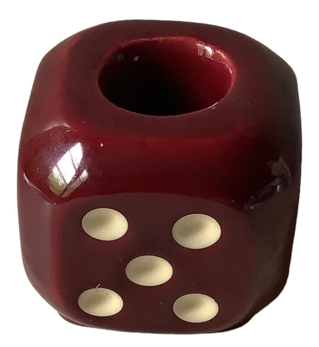 De-shaped candle holders