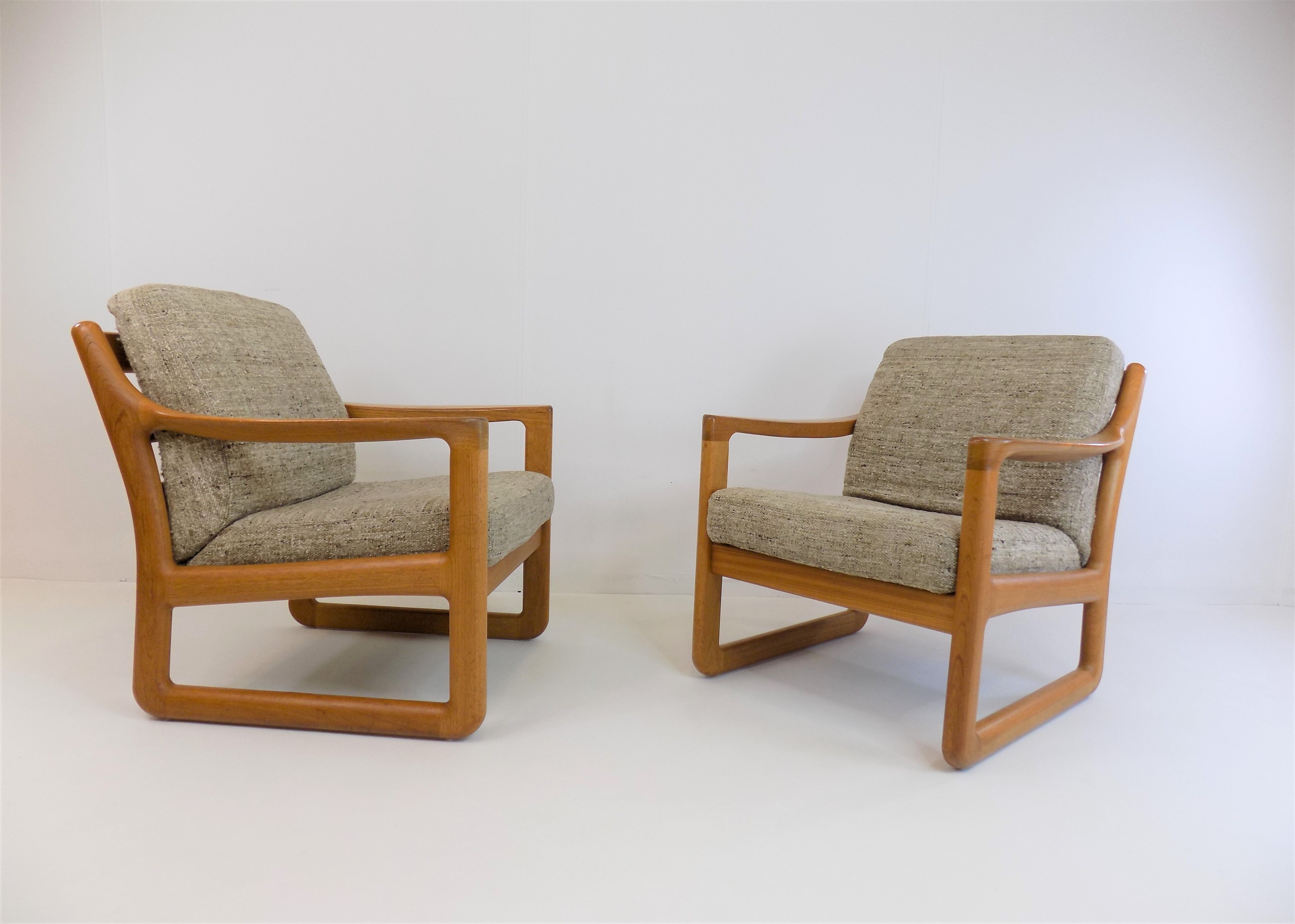 Paire de fauteuils par Johannes Andersen