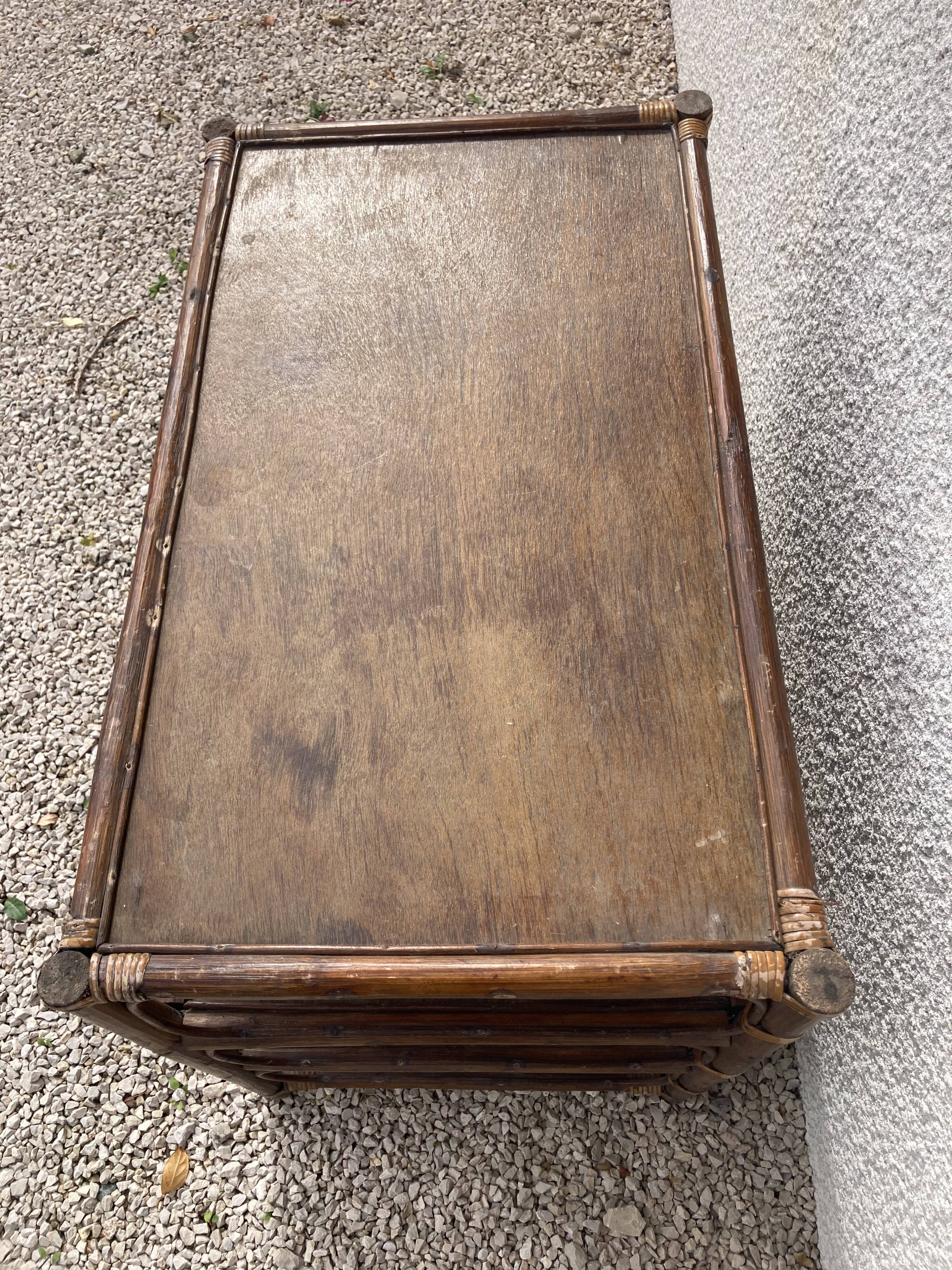 Meuble d’appoint en bambou
