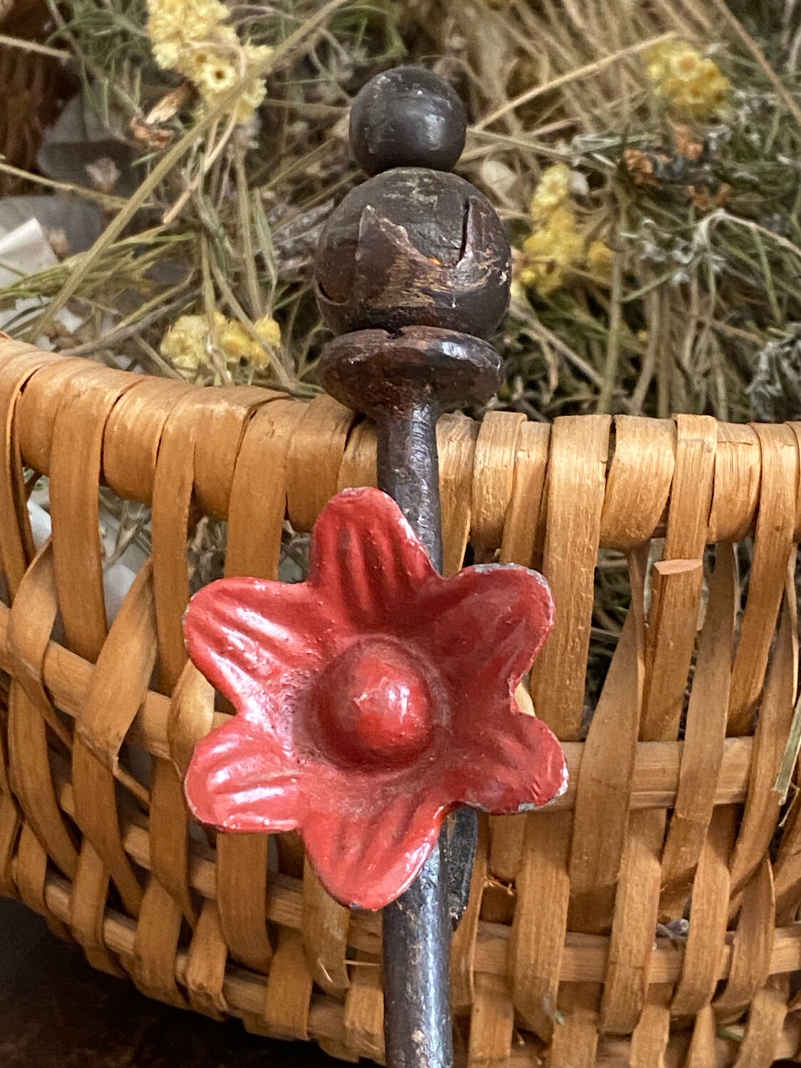 Pair of wall hooks in cast iron