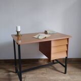 Desk in formica