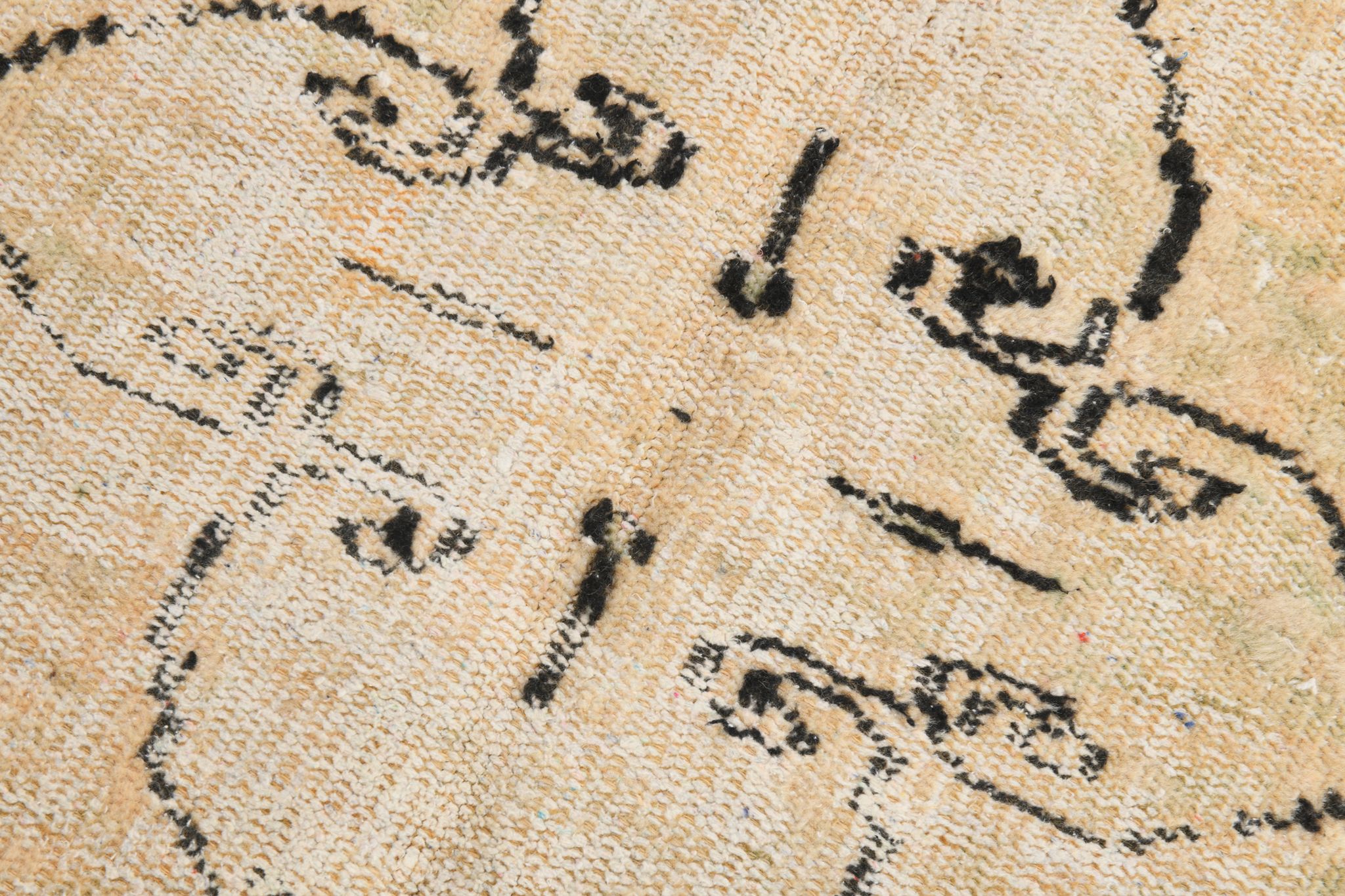 5x8 beige tones wool classic vintage rug 253x166cm