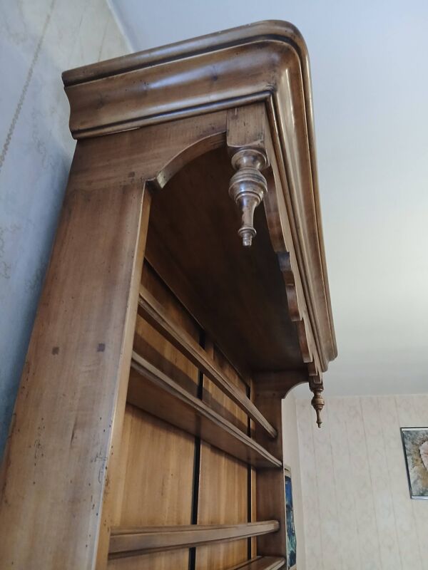 Vaisselier vendéen ancien en orme massif, artisan Chaillou Hermouet