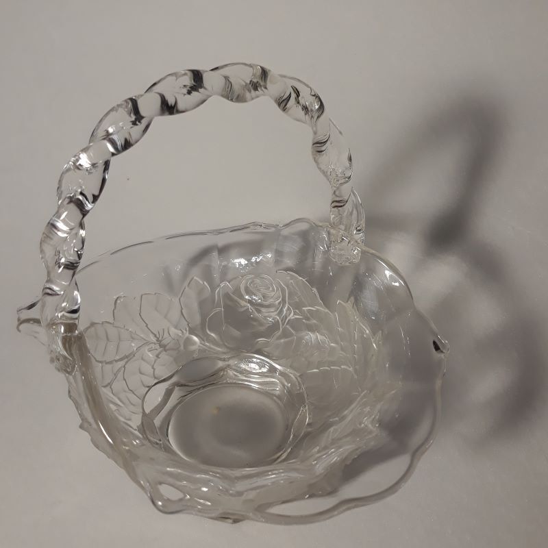 Transparent and translucent glass basket
