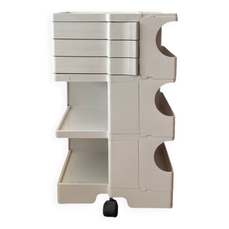 Bobby trolley architect serving trolley