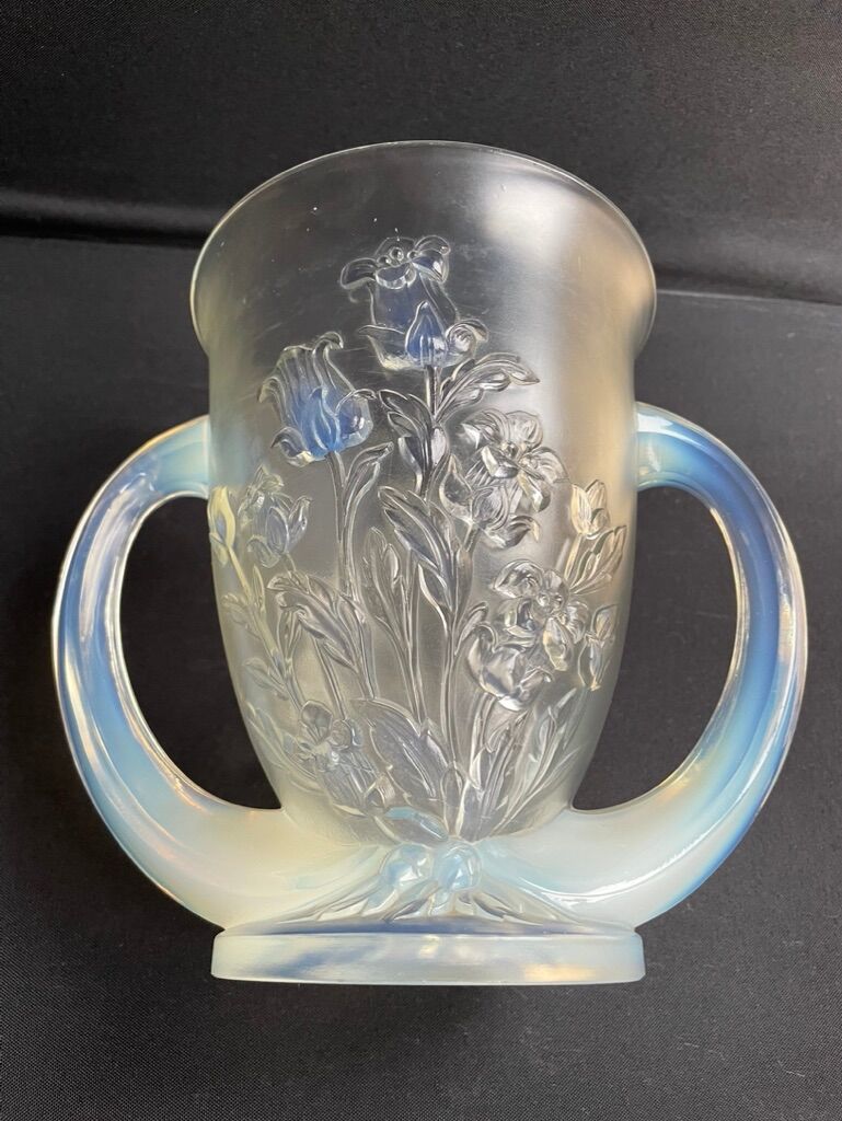 Large vase with 2 Art Deco handles signed Verlys