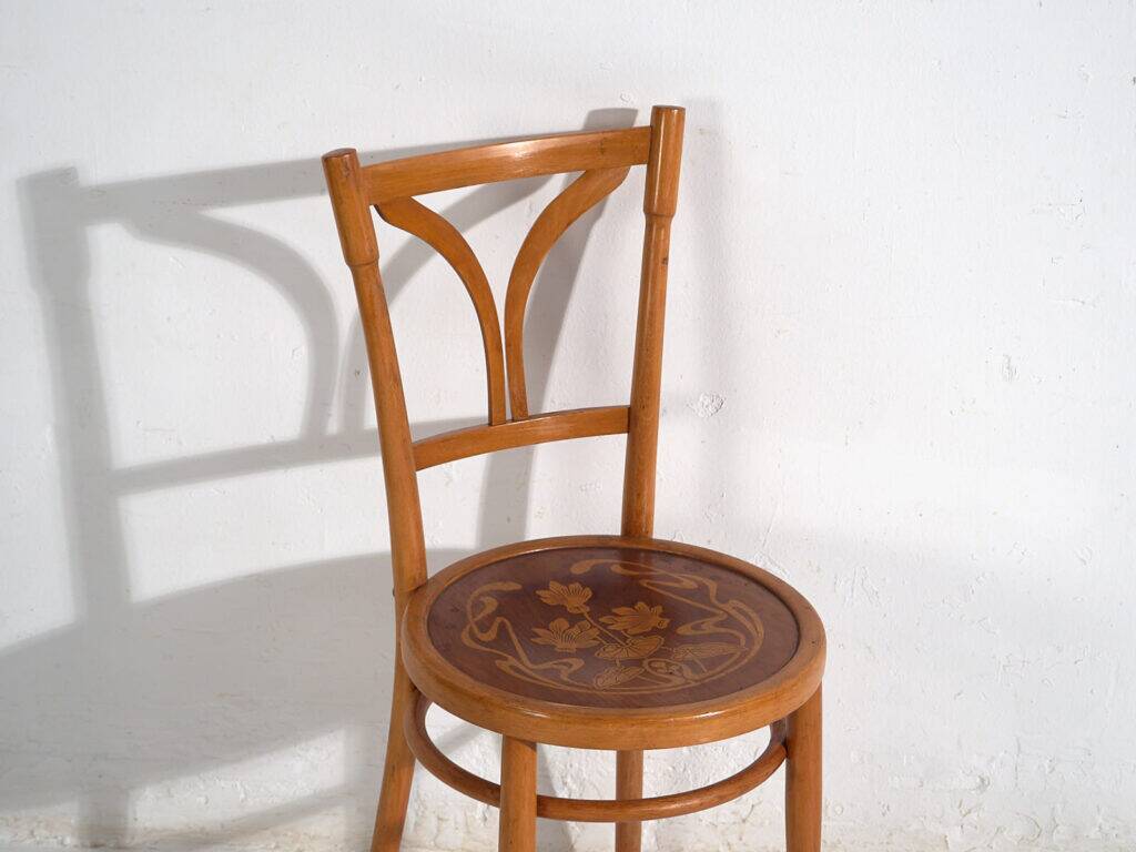 Vintage dining chairs Thonet / TON (c.1920-1950). Set of 8 pieces.