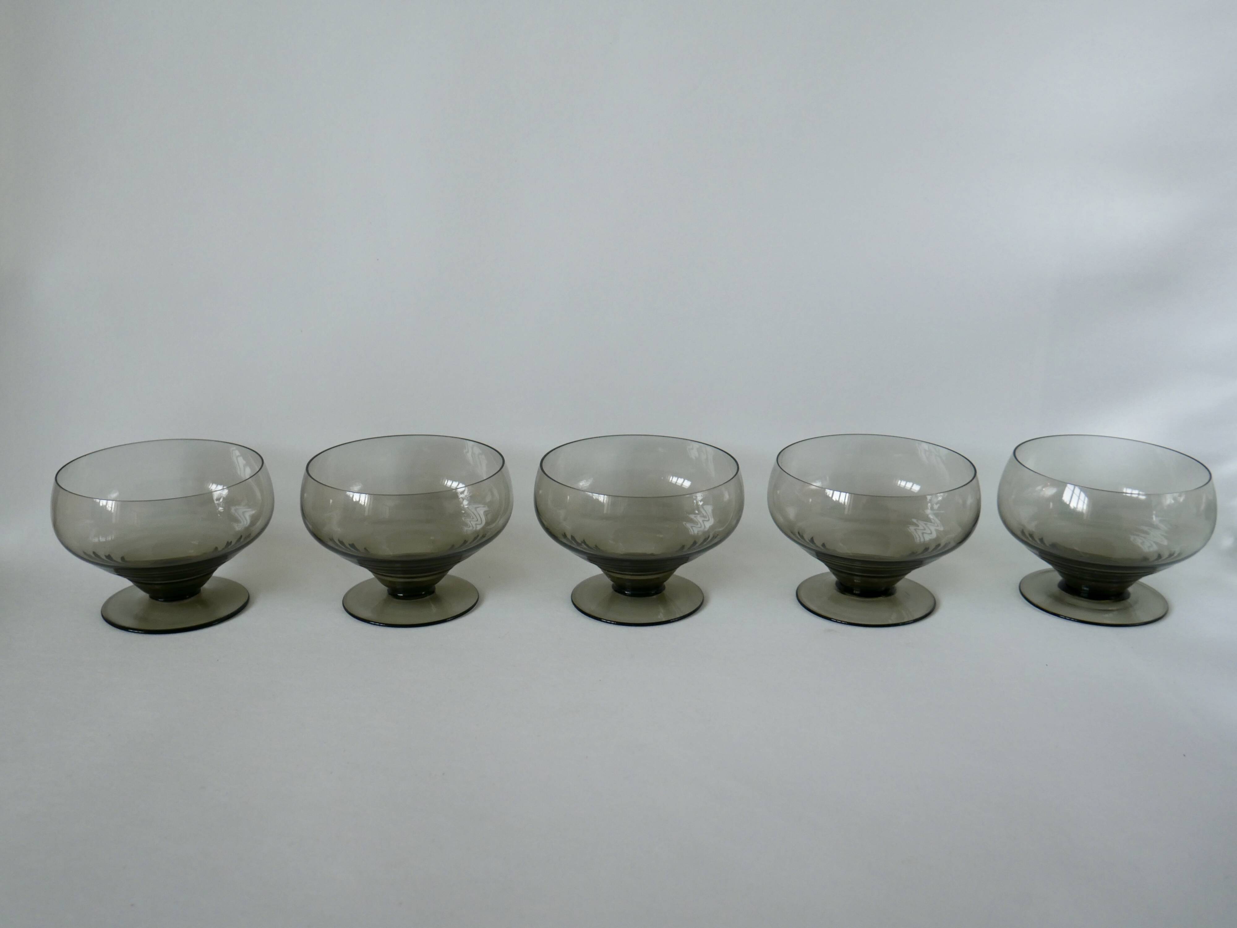 Set of 5 art deco design champagne glasses in smoked glass from the 30s and 40s