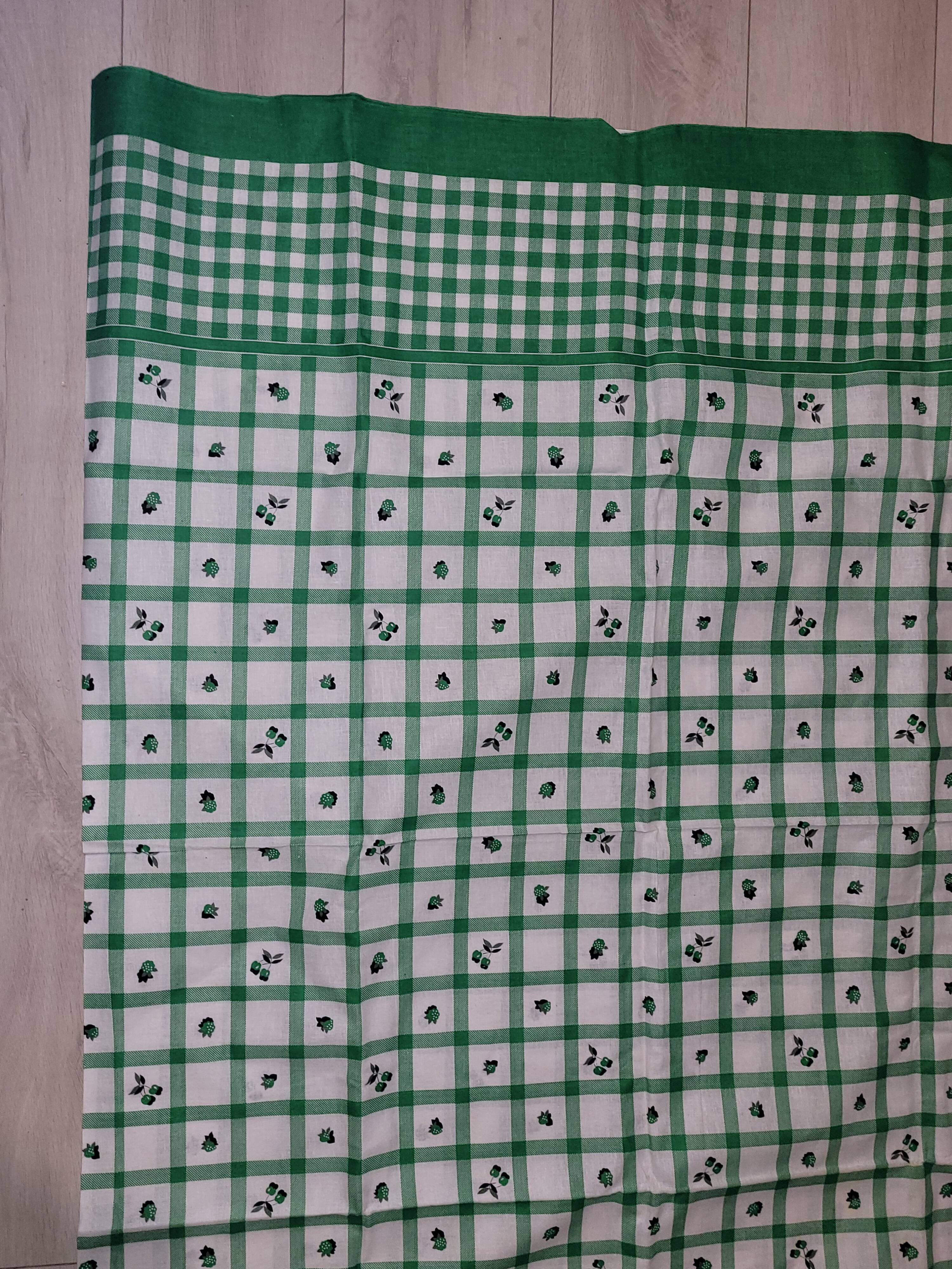 Tablecloth and towels set