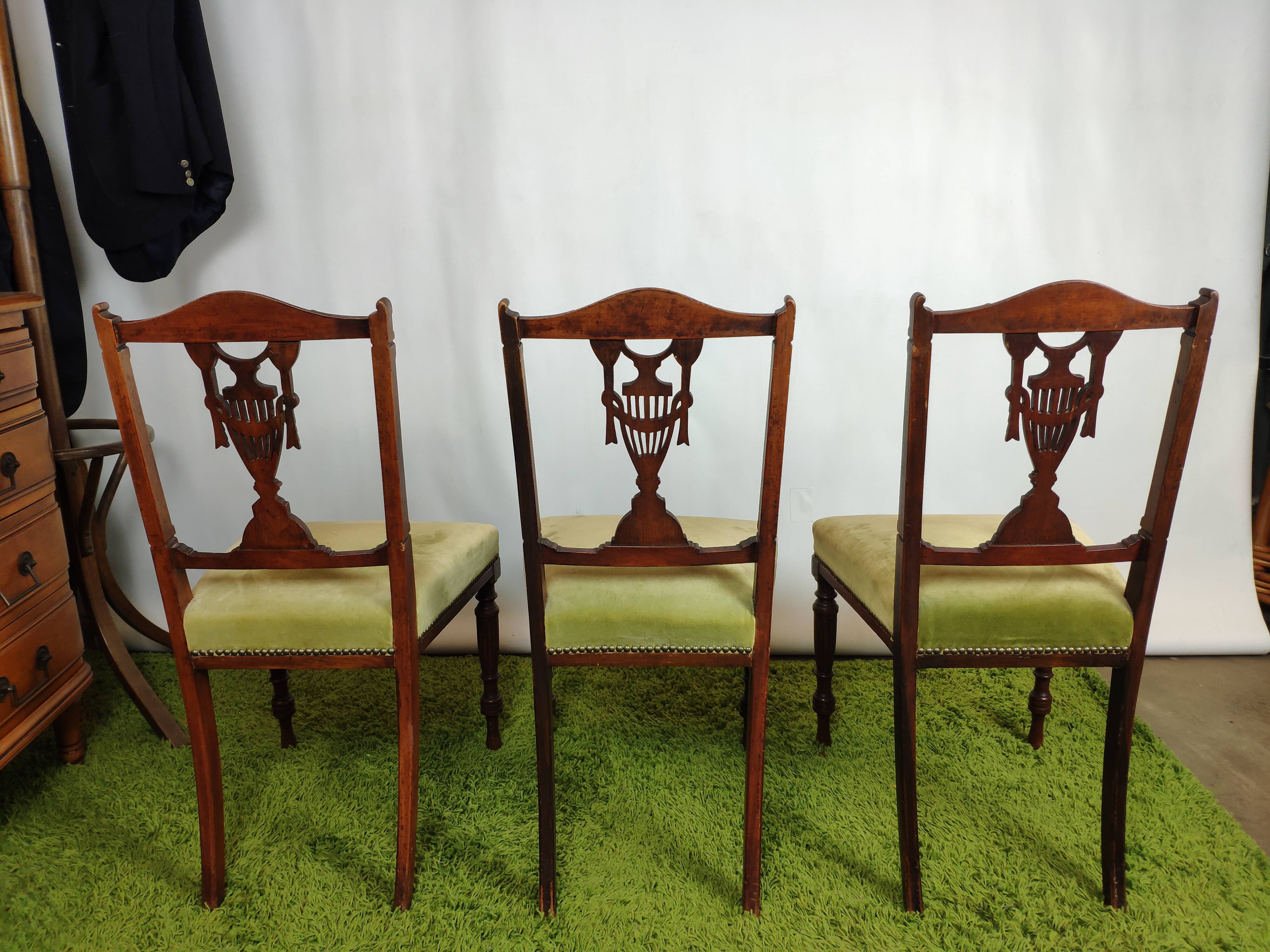 Set de 3 chaises anglaises velours vert