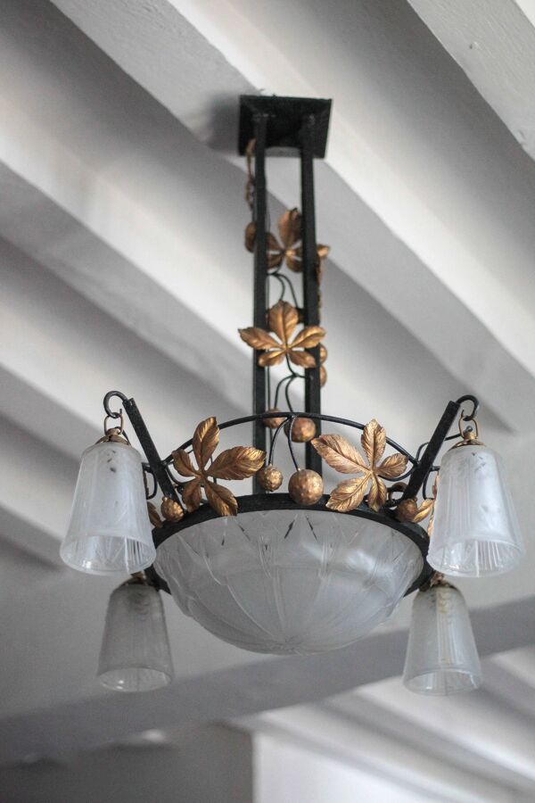 Lustre Art déco en fer forgé et verre Muller Frères Lunéville