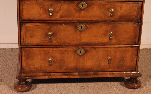 commode William and Mary en noyer du 17° siècle
