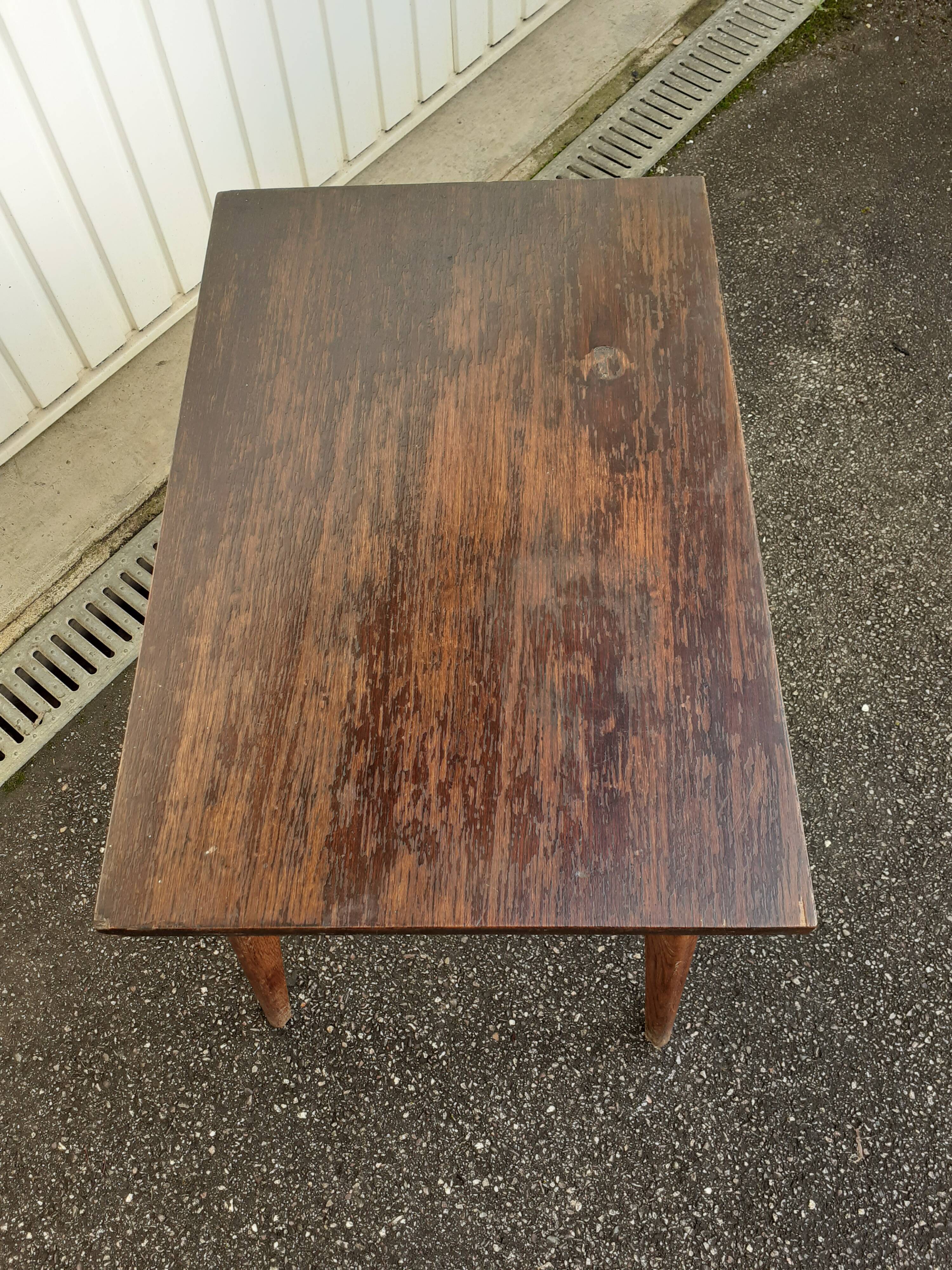 Tapered legs coffee table