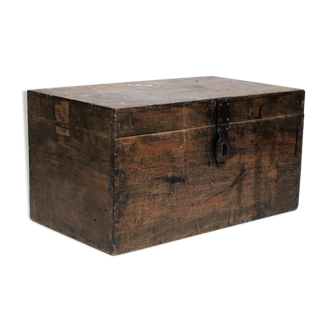 Old wooden chest sncf