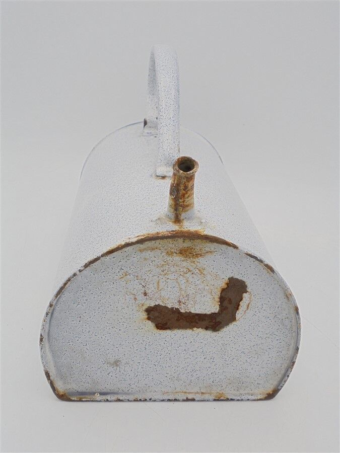 Enamelled tin fountain