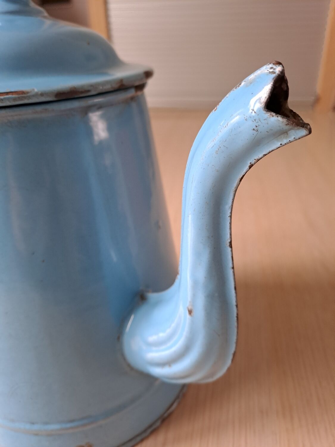 Enamelled sheet metal coffee maker