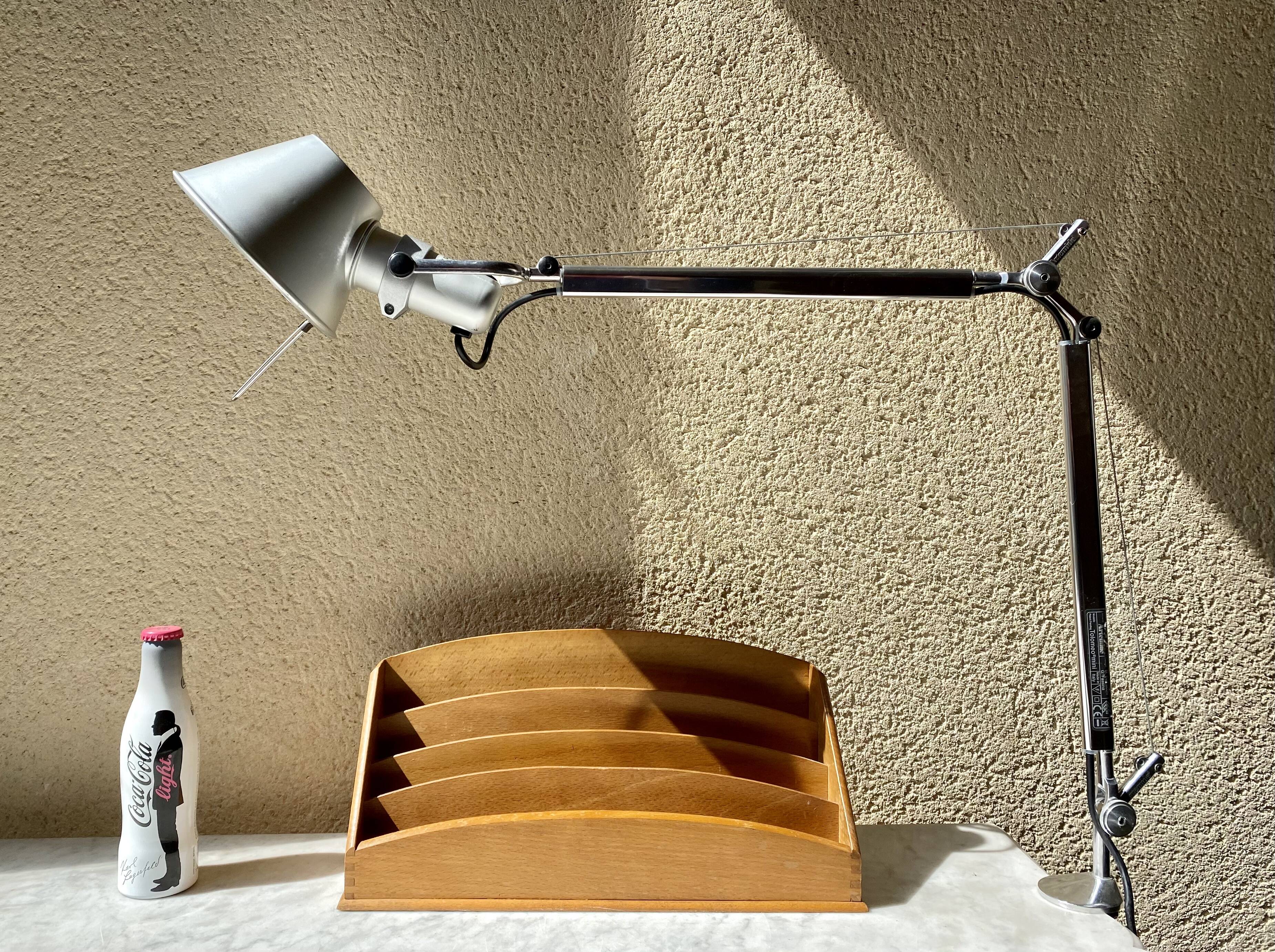 Artemide Tolomeo mini desk lamp on pliers and design Michele De Lucchi - Giancarlo Fassina