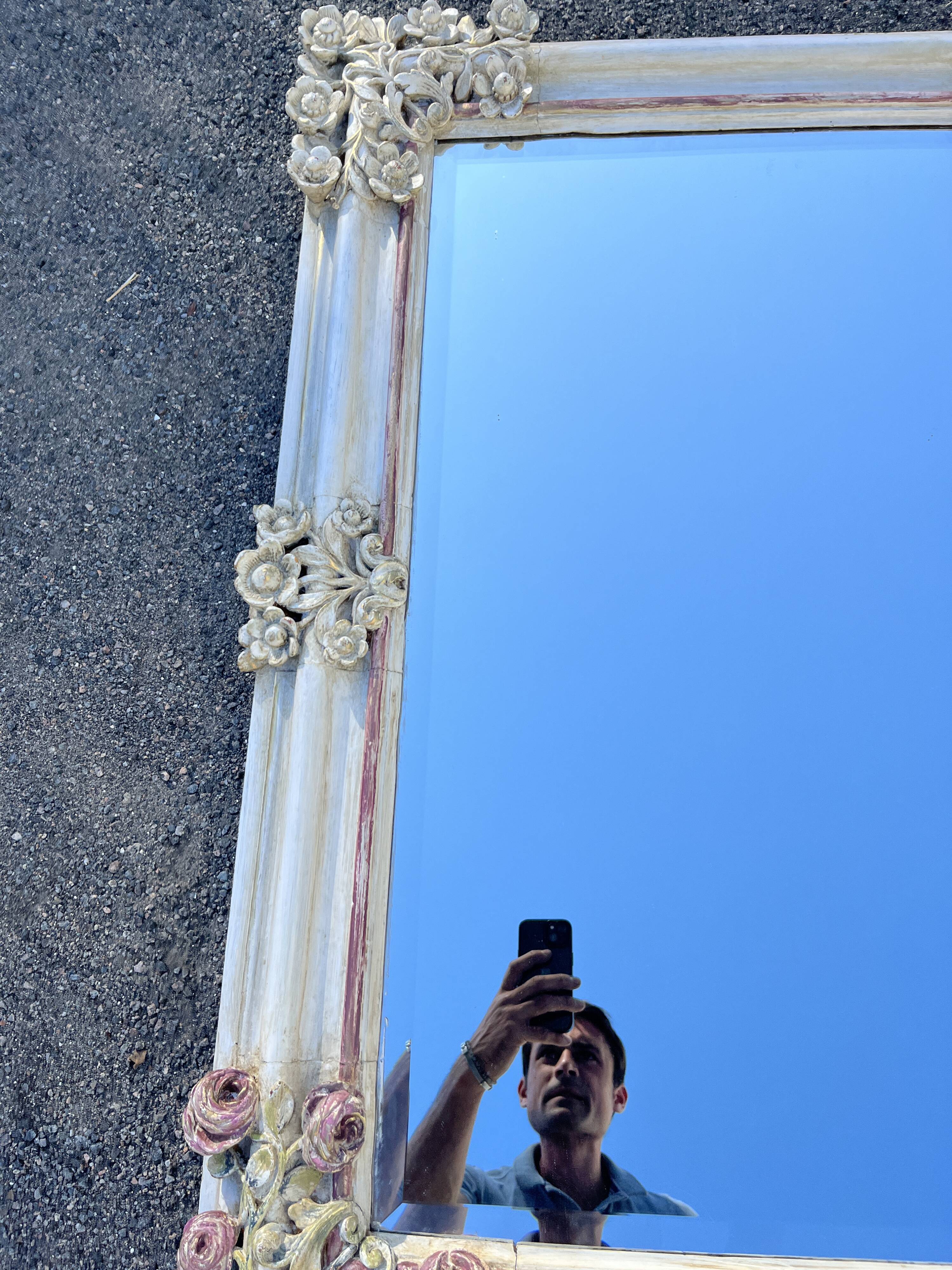 Large decorative mirror with a relief design of roses and flowers – Romantic style