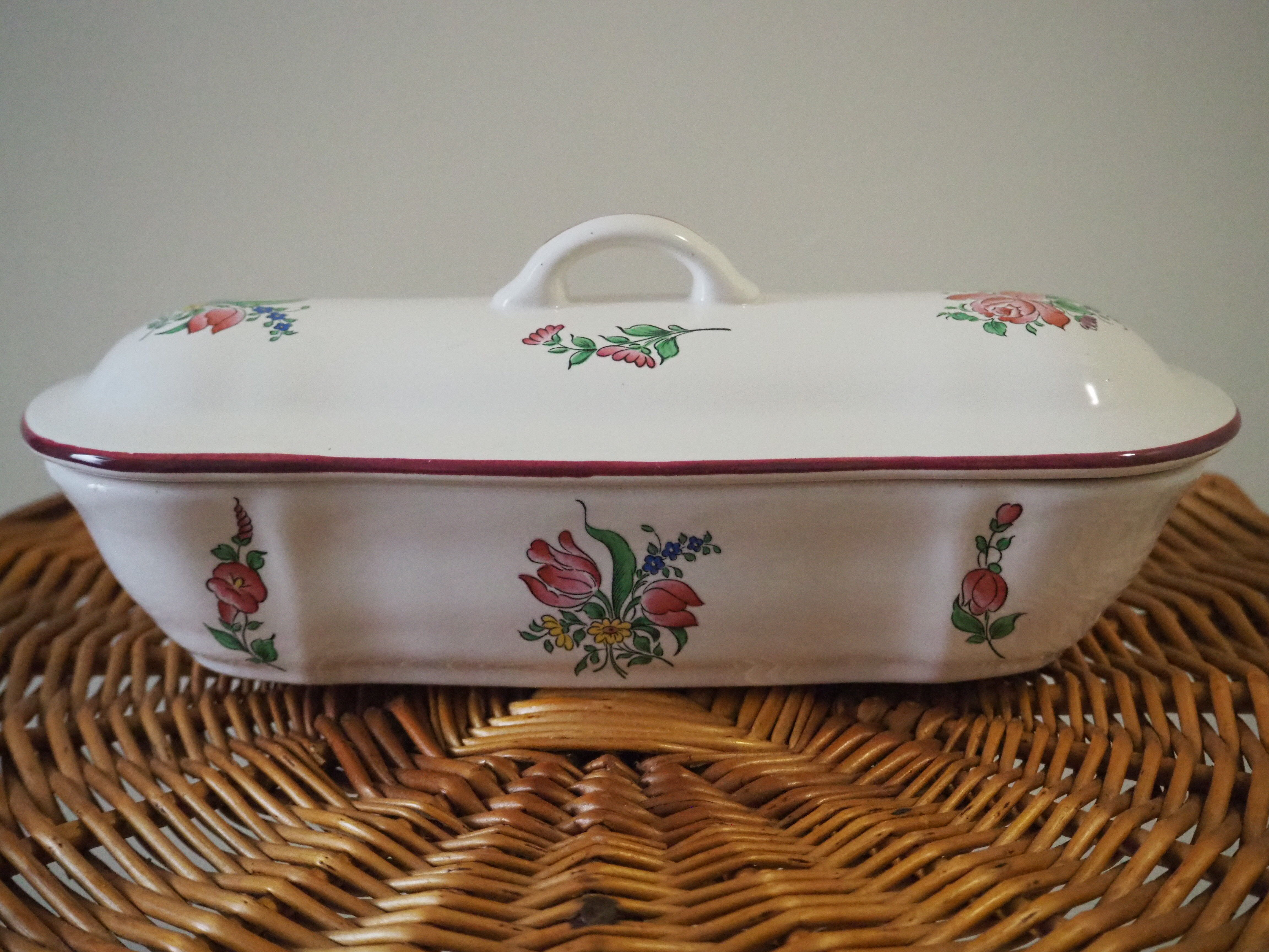 Comb holder with lid or bonbonnière - louis xv – reverbere collection – faience lunéville