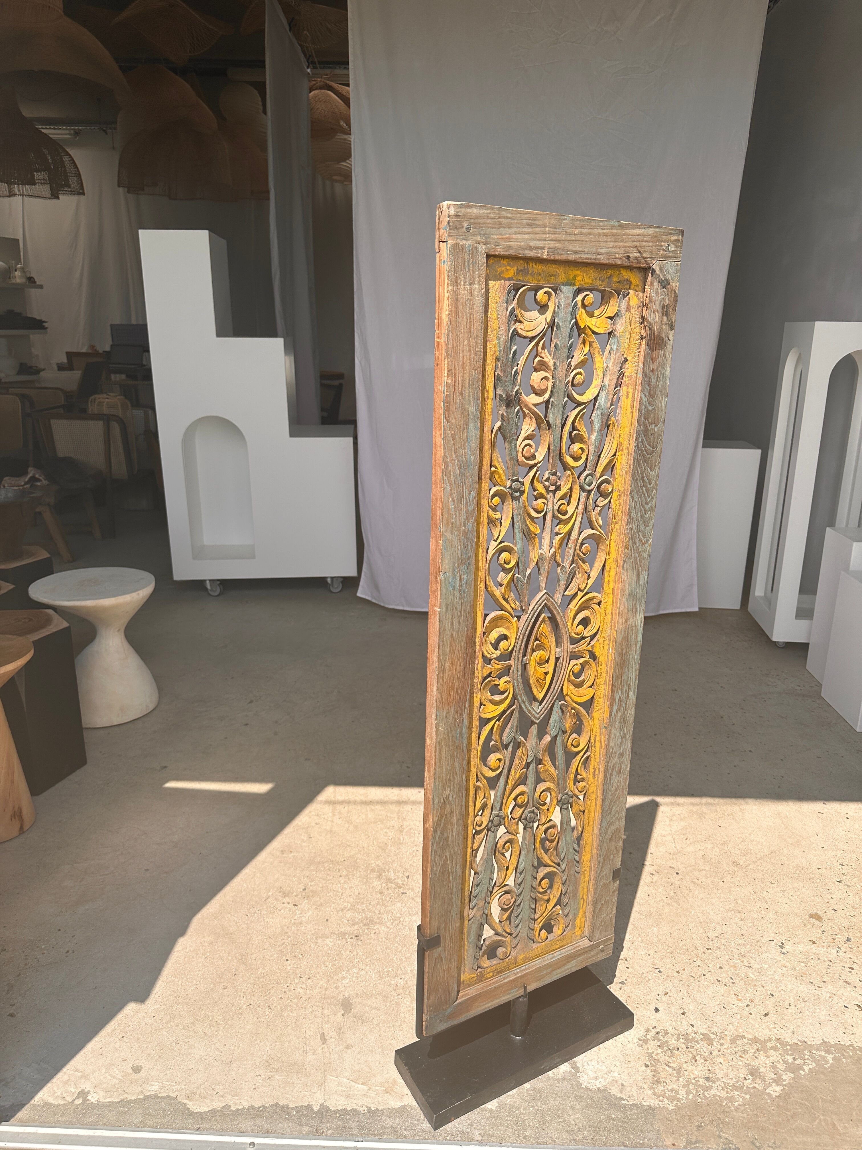 Rectangular Indonesian construction element with blue and yellow plant in carved wood