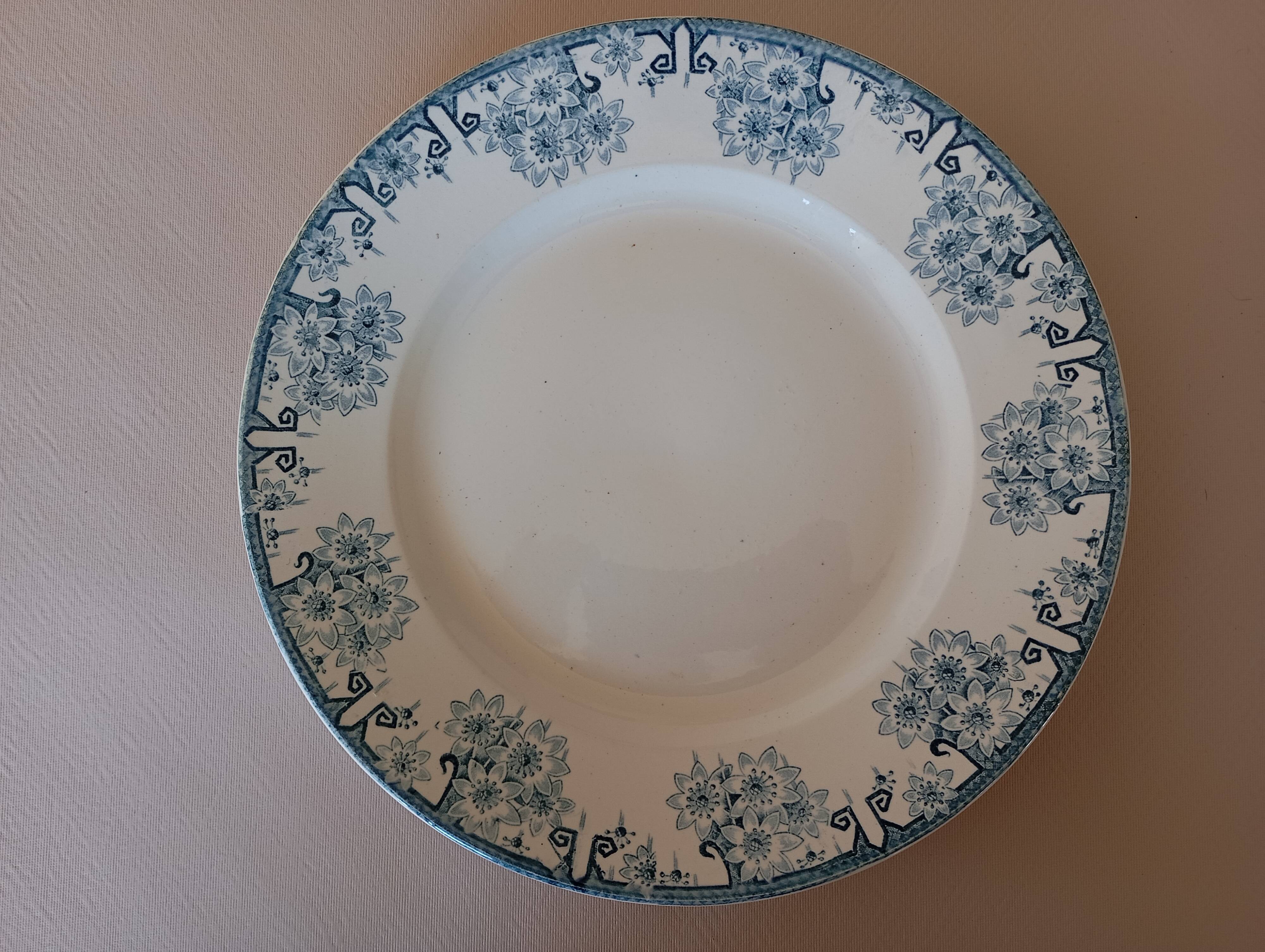 Longwy ironstone cake dish "Daisies"