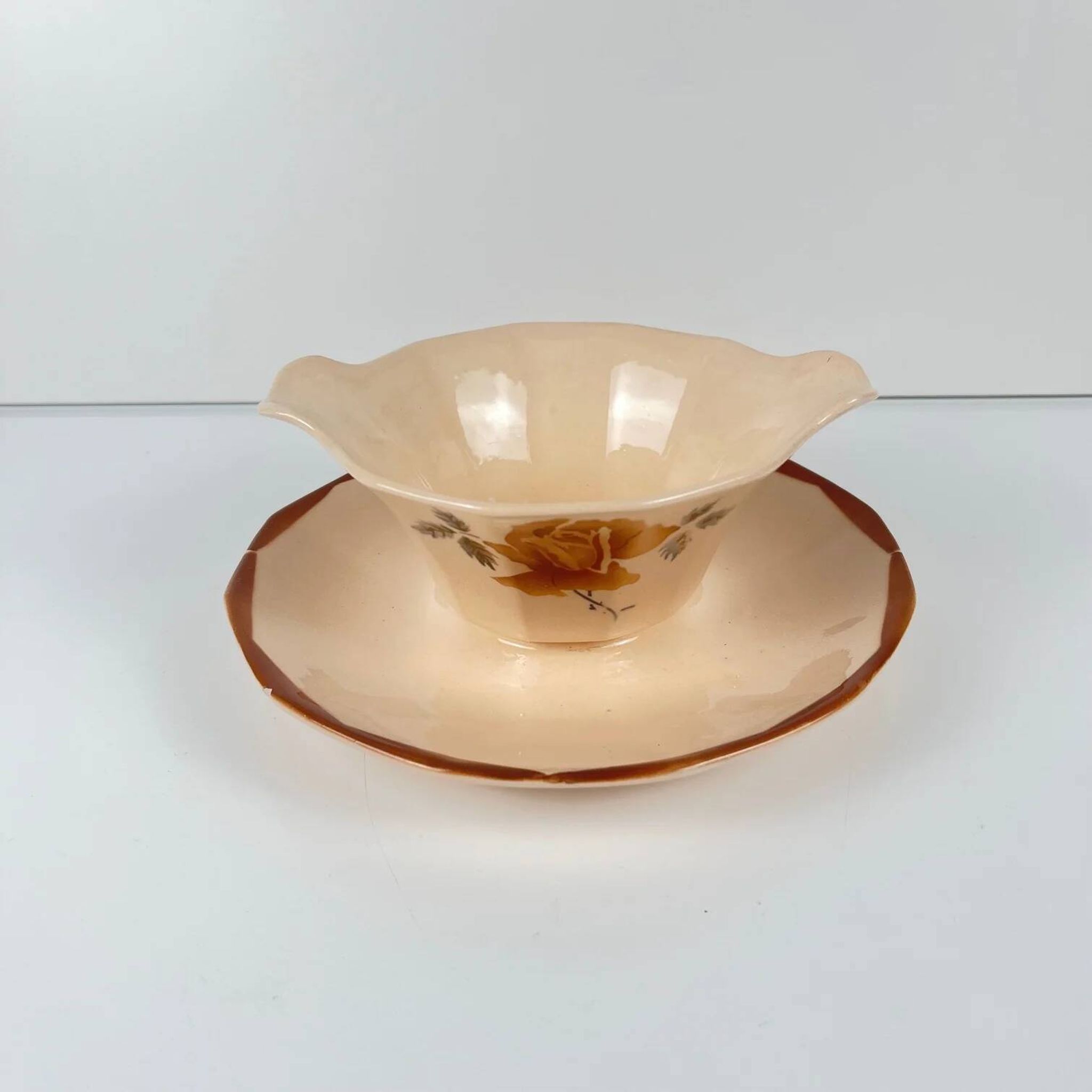 Saucière Digoin - Sarreguemines, motif rose, première moitié du XXe siècle