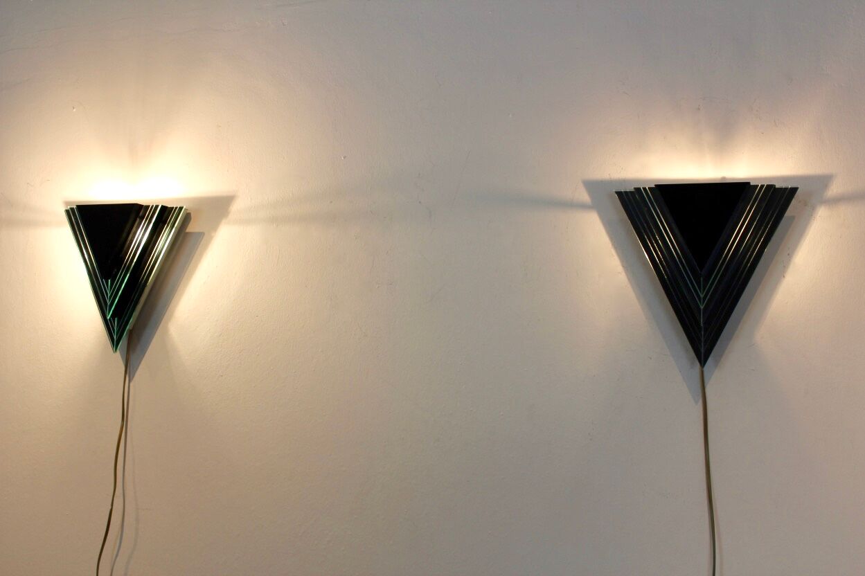 Appliques triangulaires hollandais modernes de mur de verre et d’acier