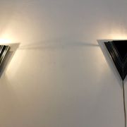 Appliques triangulaires hollandais modernes de mur de verre et d’acier