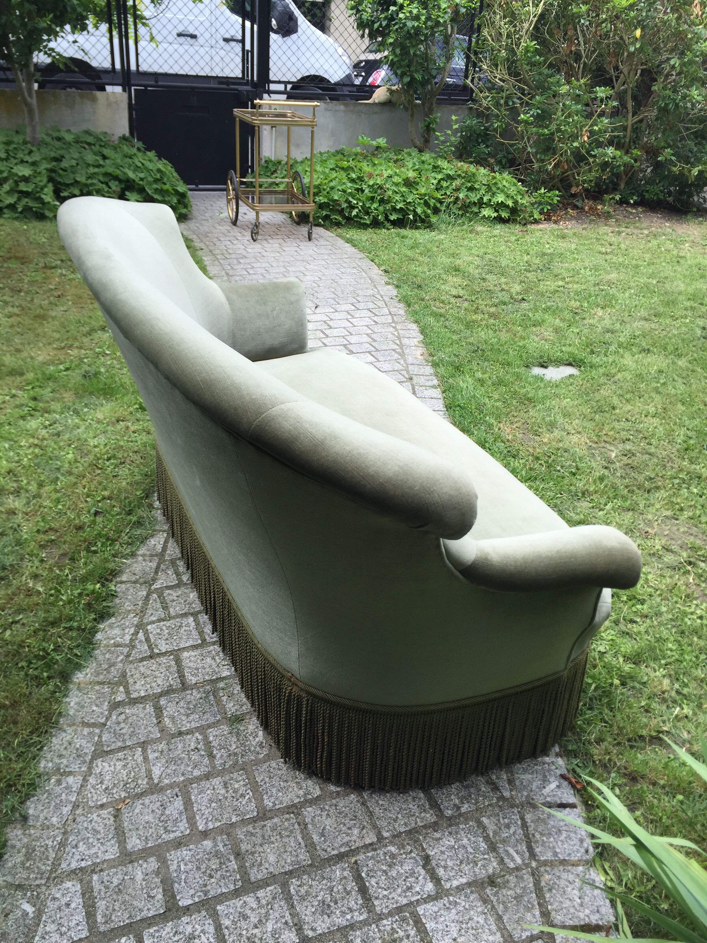 Vintage green velvet toad sofa  1970
