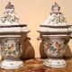 Paire de vases en faïence décorée, XVIIIe siècle, France