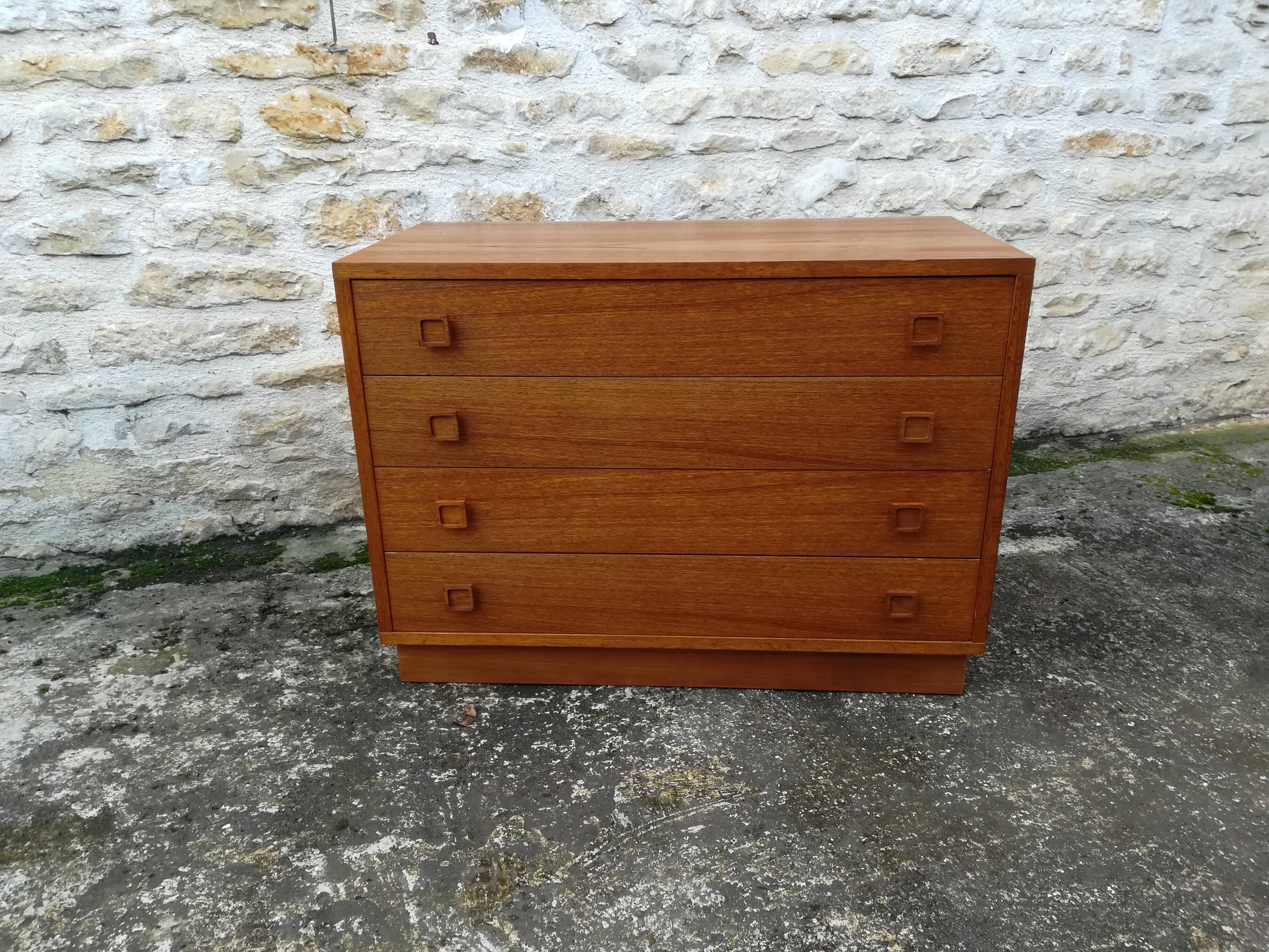 Chest of drawers