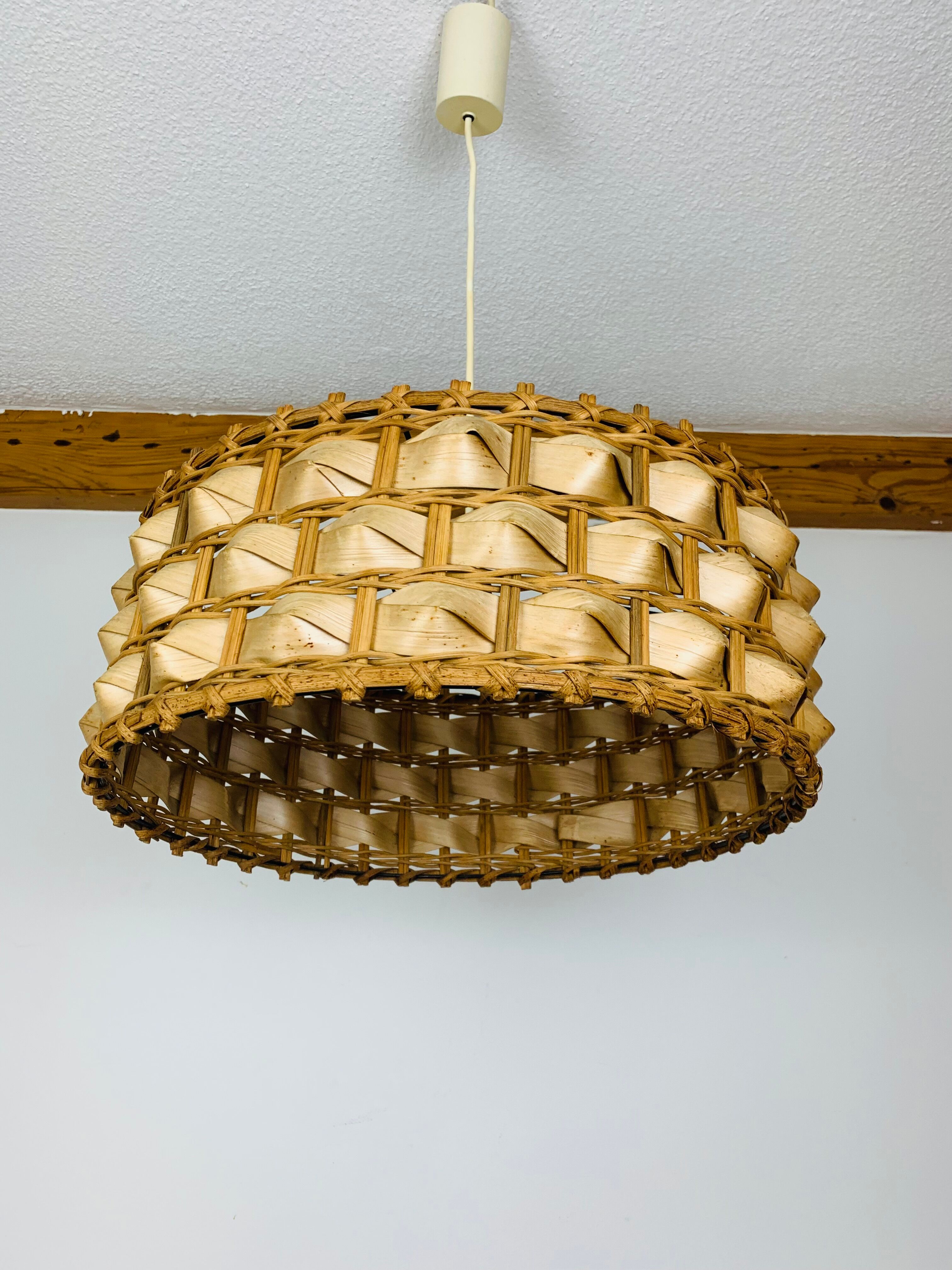 Suspension rattan and palm leaves chic jungle style