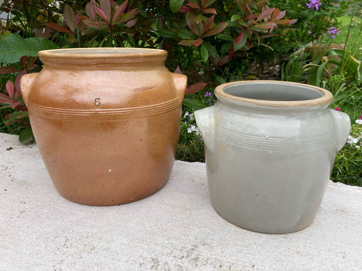 Light grey ceramic jar