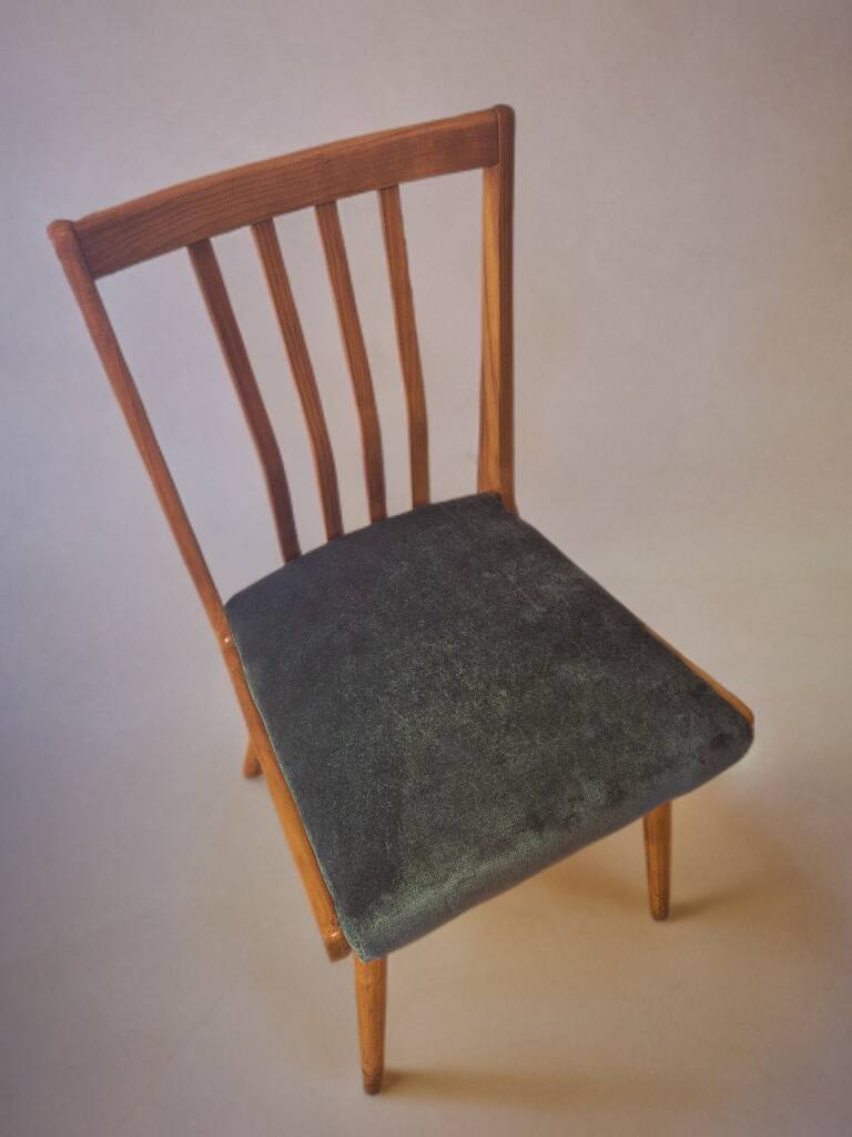 Dining room set, extendable table and 4 chairs, Czech vintage 19.
