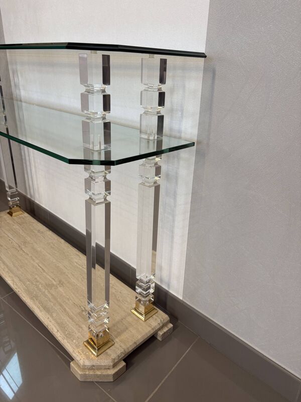 Console style Hollywood Regency en travertin, verre et lucite