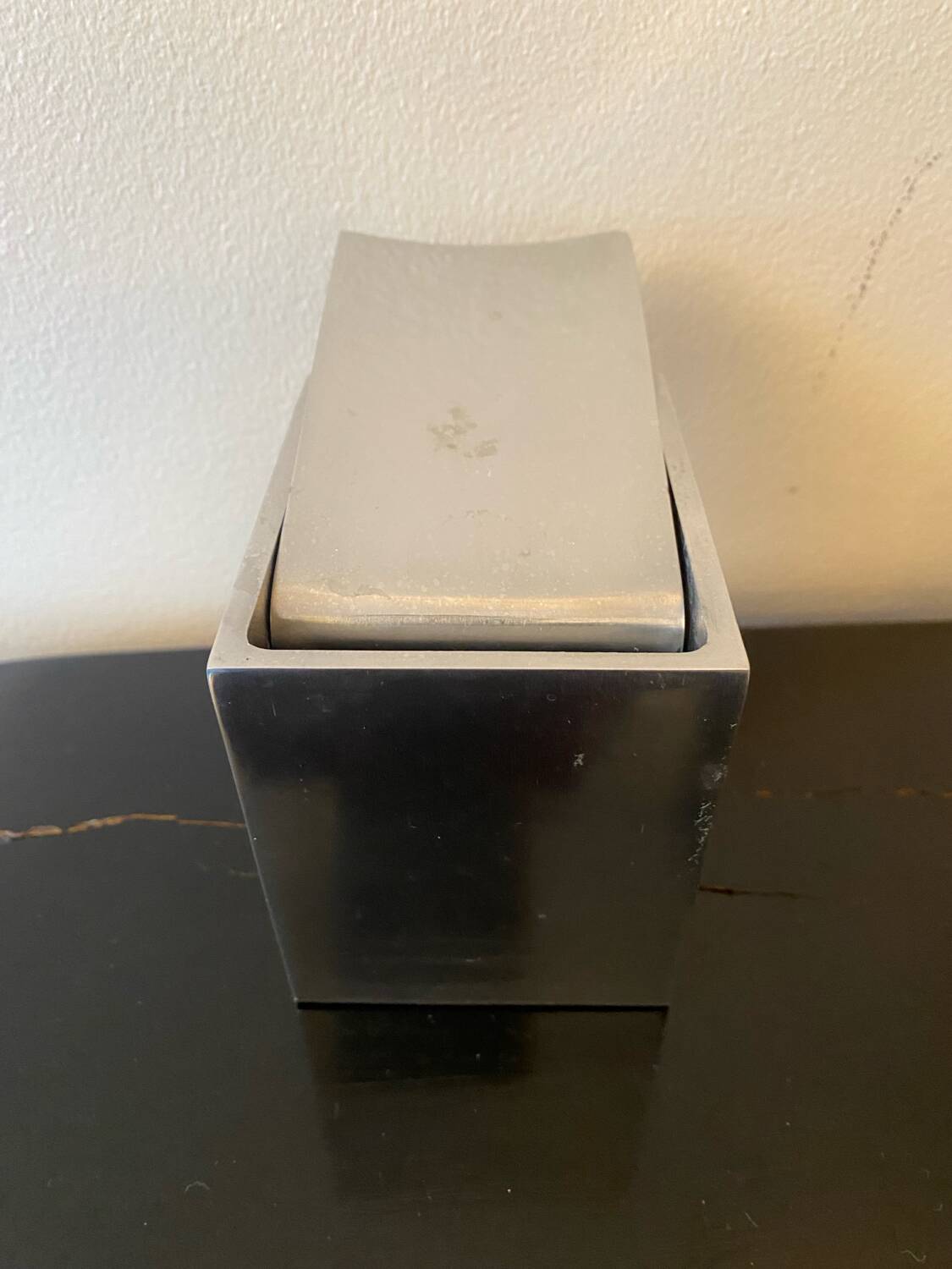 XO ashtray by Starck Model Ray Hollis