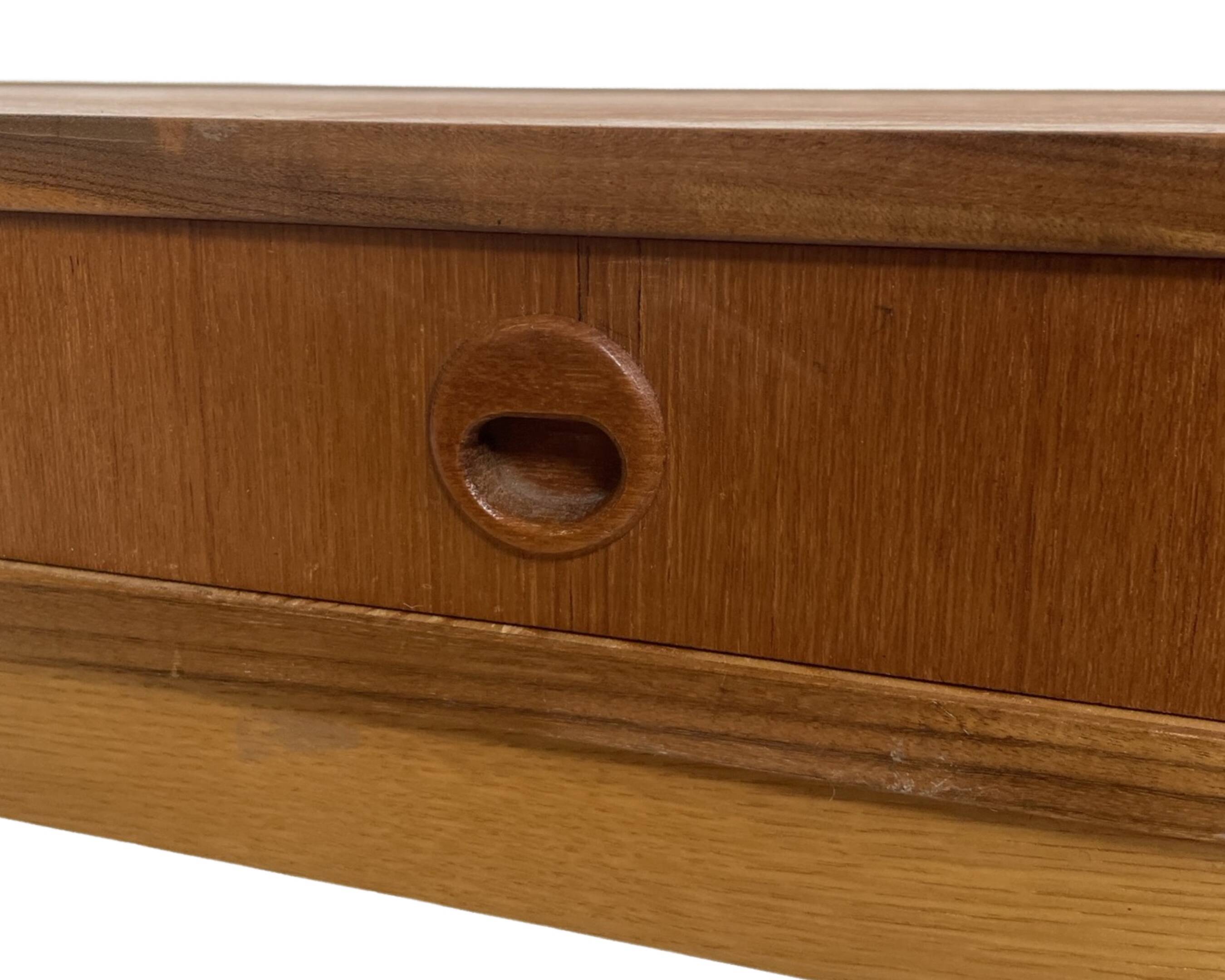 Meuble bas vintage danois modèle 1960, placage de teck
