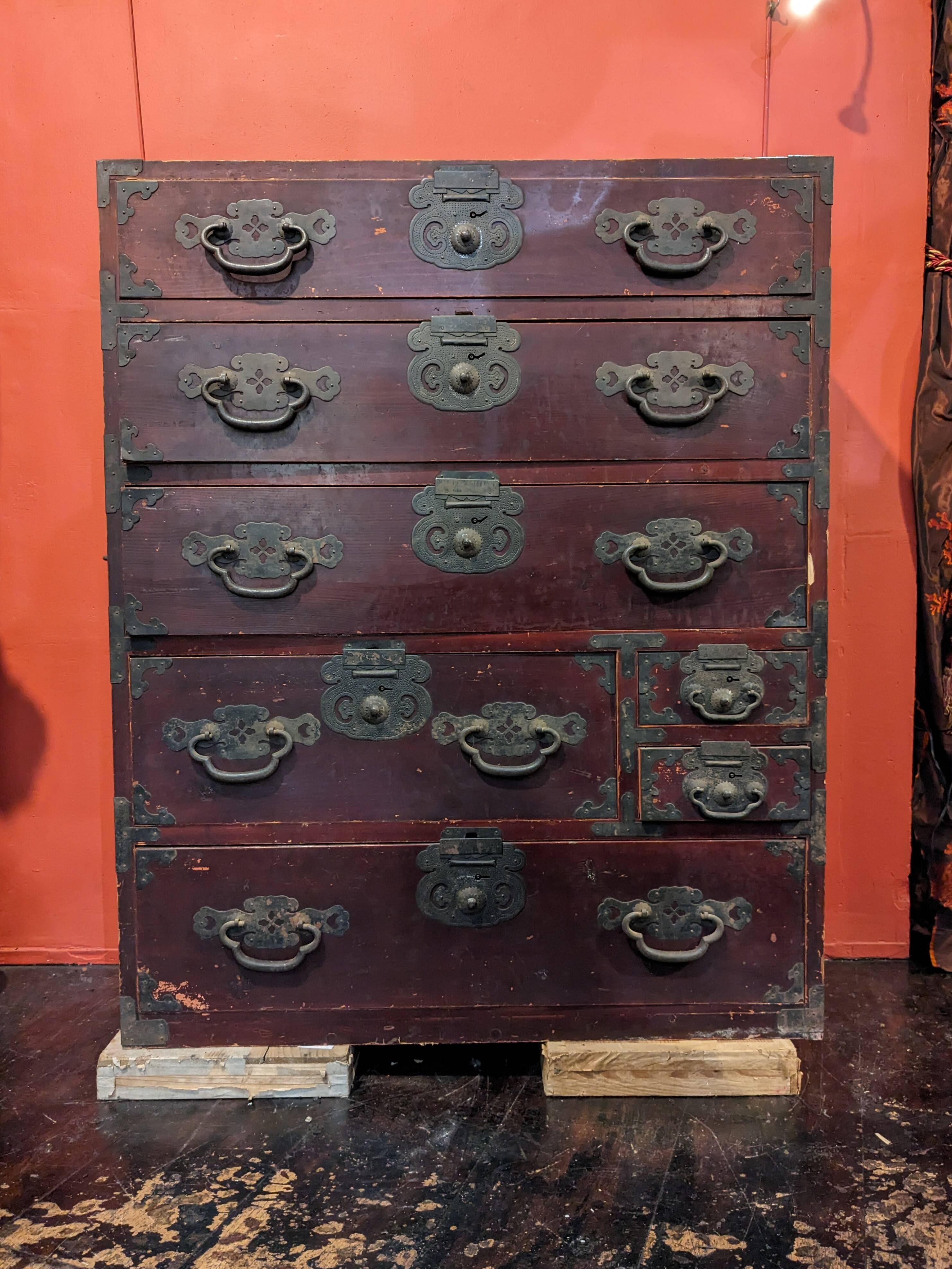 Commode japonaise (tansu) Japon, période Meiji circa 1860 -1900