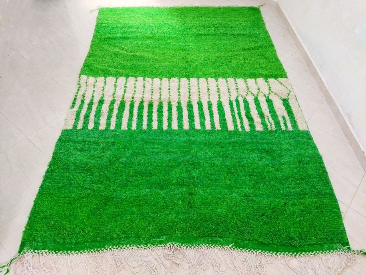 Pure wool carpet Berber style green 282 X 187 CM