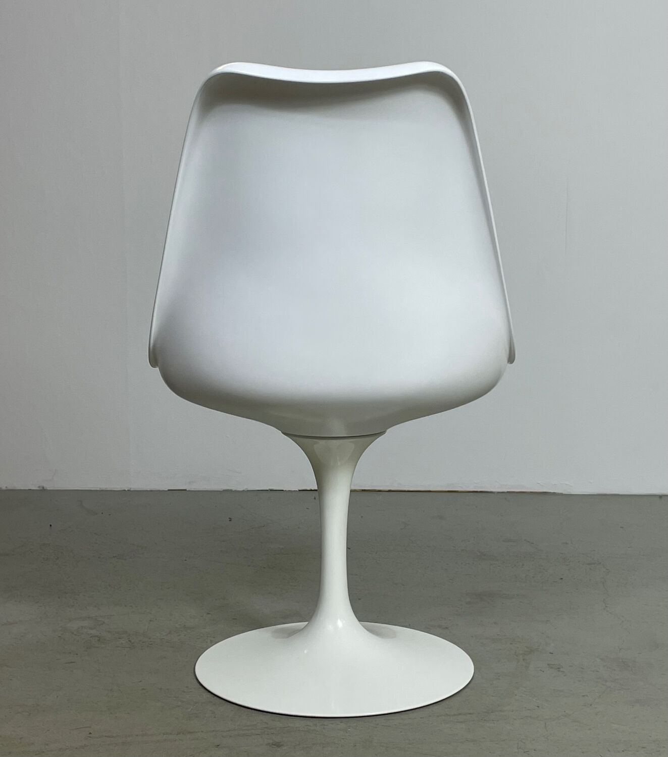 4x Eero Saarinen Tulip Chairs white leather