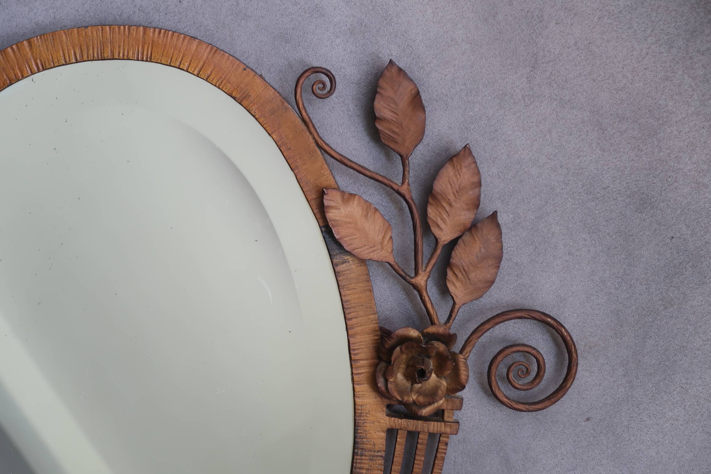 Art Deco mirror from the 1930s in hammered steel.