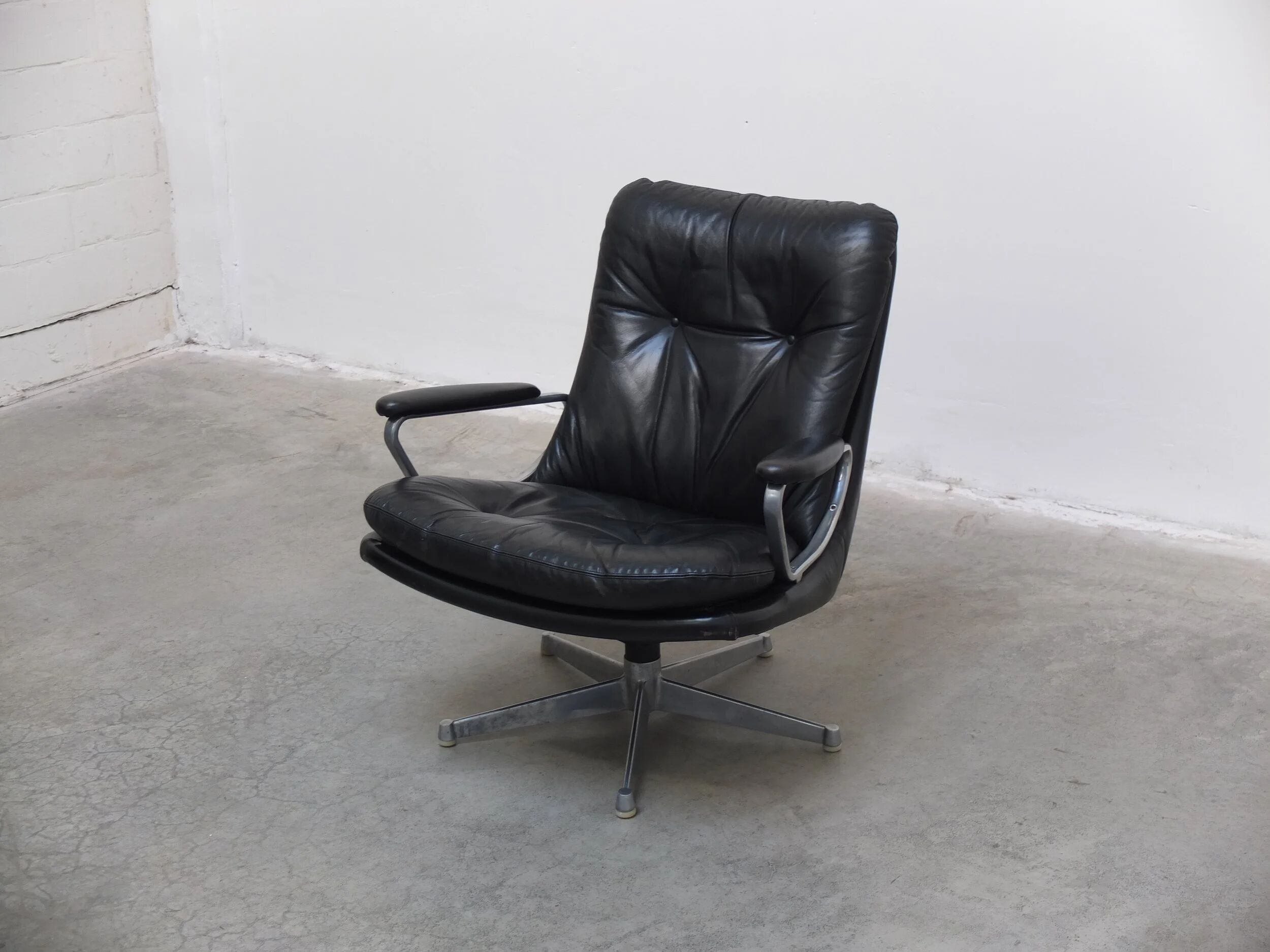 'Gentilina' swivel lounge chair by André Vandenbeuck for Strässle, 1960s