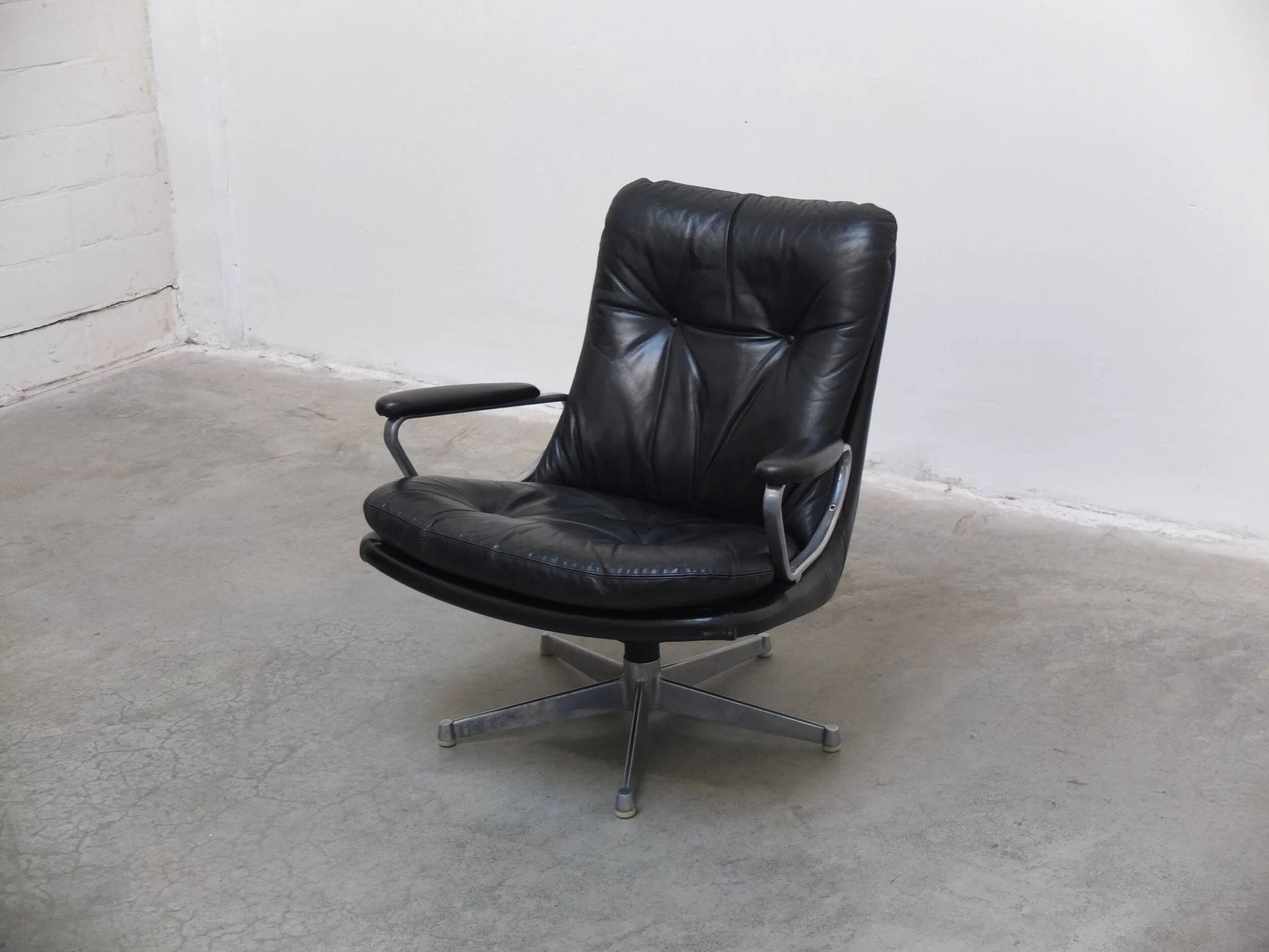 'Gentilina' swivel lounge chair by André Vandenbeuck for Strässle, 1960s